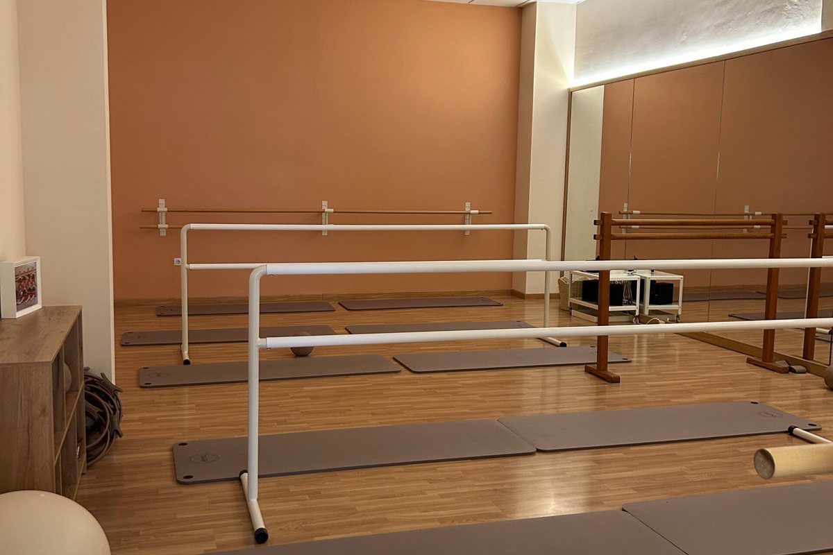 Barra de ballet en el estudio de barre fit en Valencia
